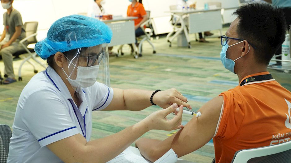 Over 2.6 million Pfizer doses from U.S. arrive in Vietnam