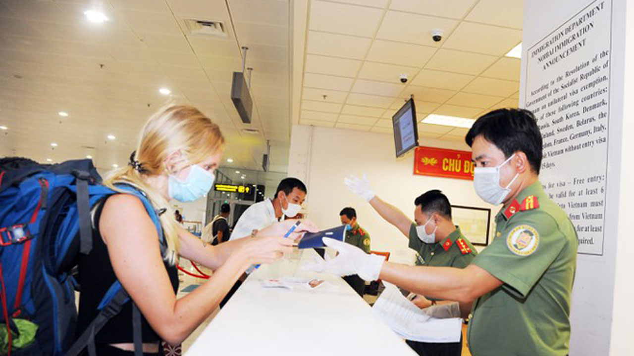 Gov’t orders facilitation of entry/exit of Vietnamese, foreigners