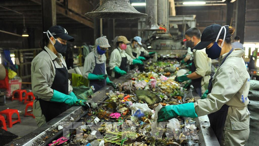 WWF partners with LIN Center to address environmental issues in Vietnam