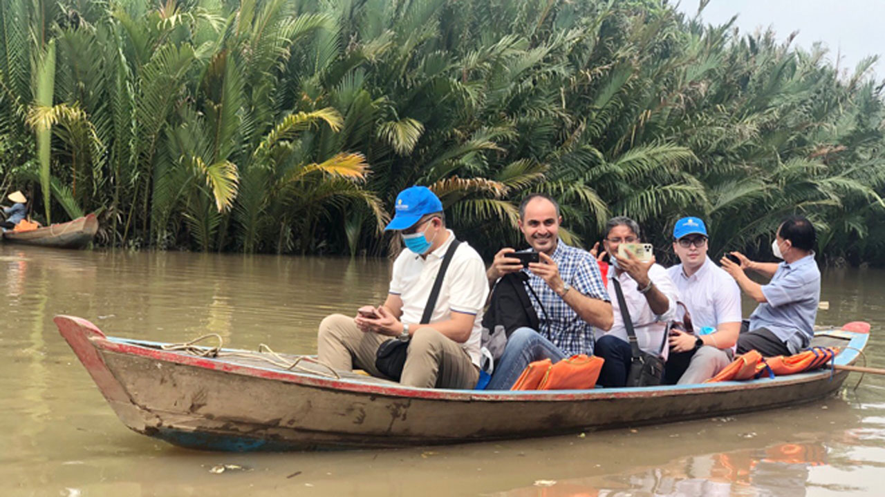 Several foreign travel firms cancel tours to Vietnam