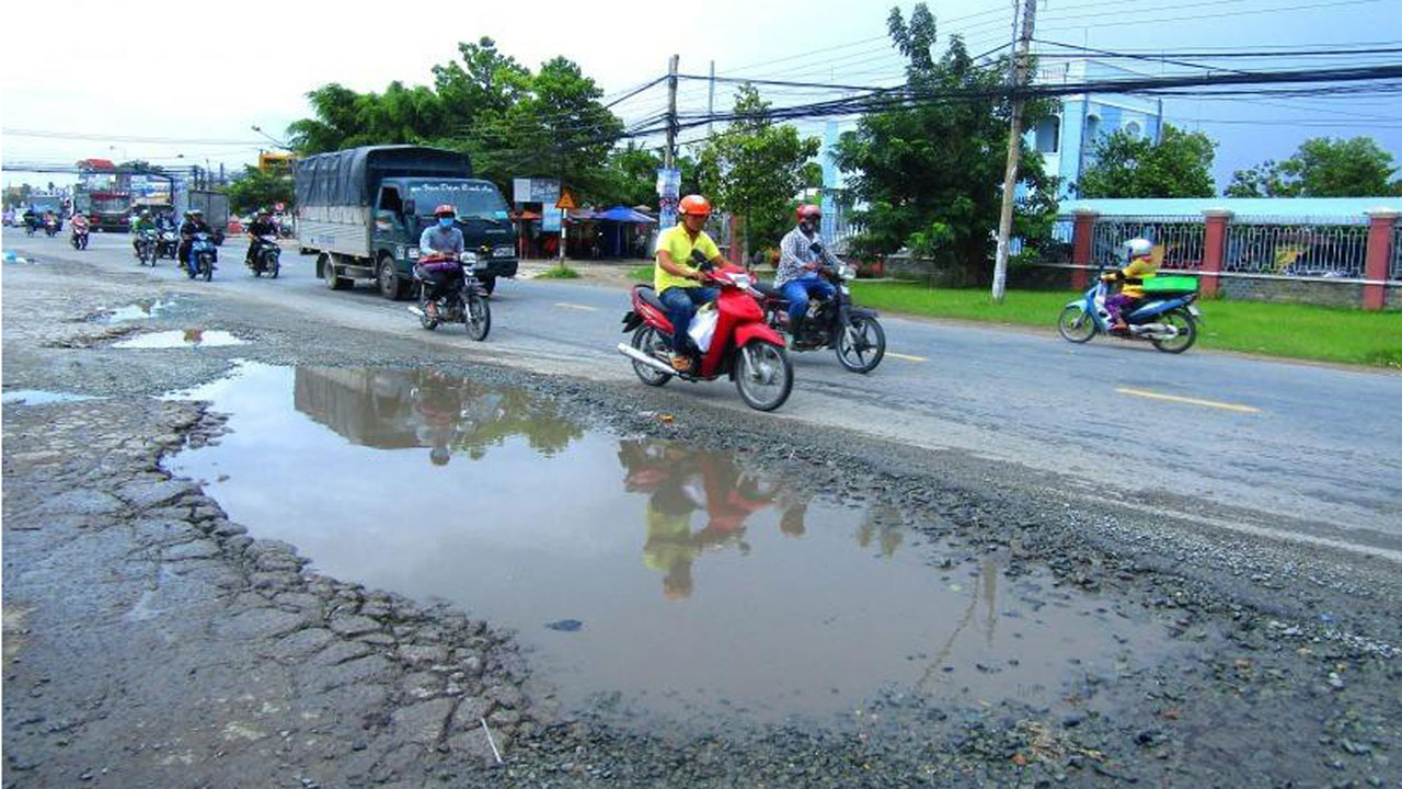 Over VND5.6 trillion sought for road upgrade in Mekong Delta
