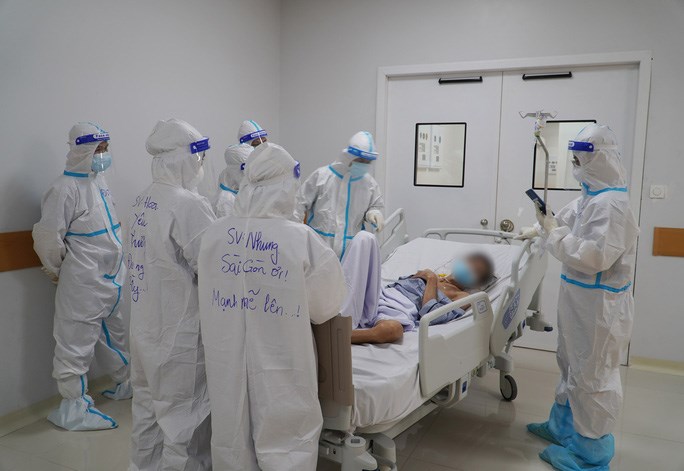 HCMC’s largest Covid-19 ICU closed as critical cases decline