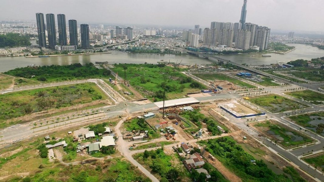 Two Thu Thiem land auction winners say will make payments