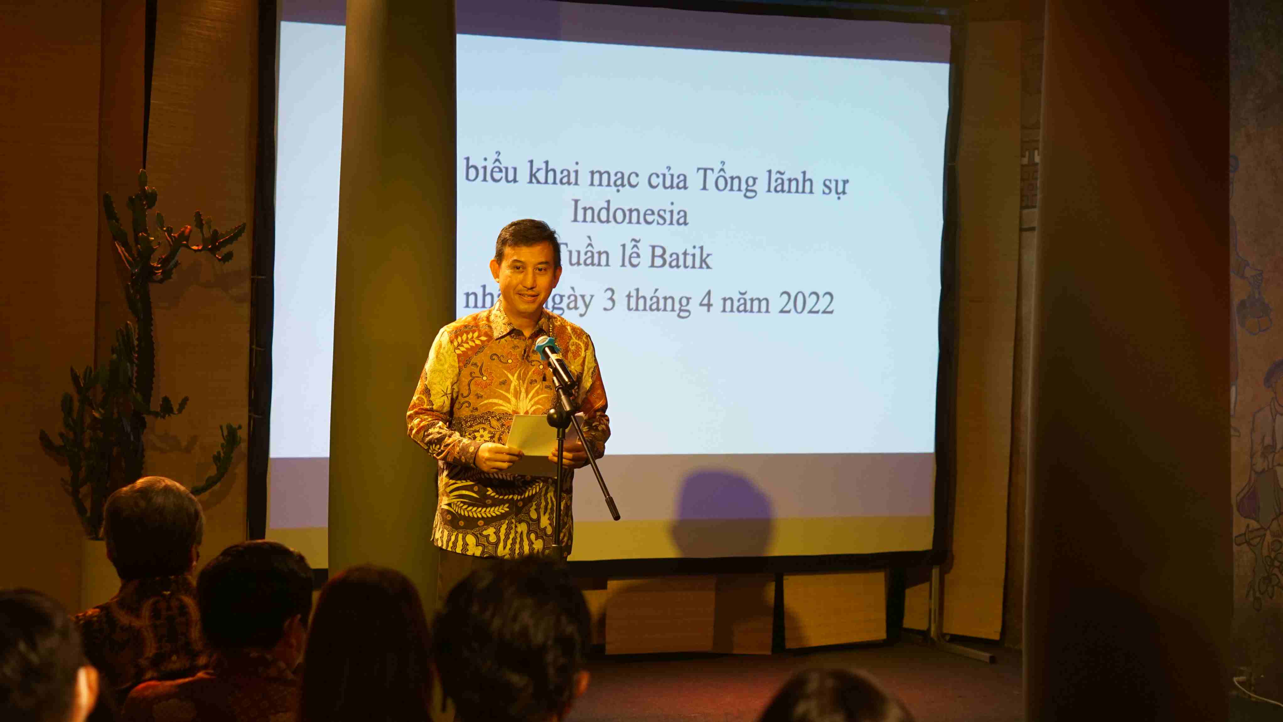 Ao Dai-Batik: A crossroad of two heritages