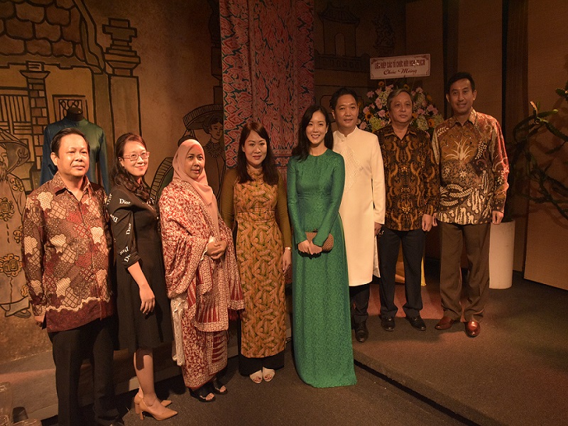 Ao dai - Batik: A crossroad of two heritages