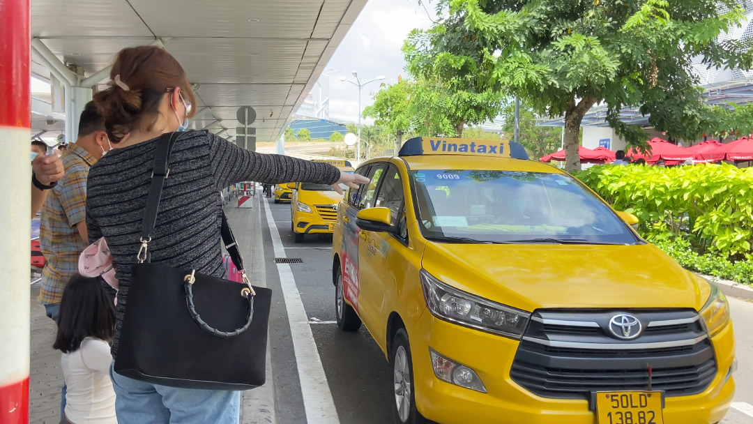 ACV applies new airport entrance fees for vehicles