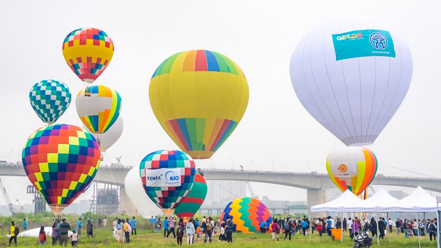 Hanoi sees tourist arrivals in H1 up threefold y-o-y