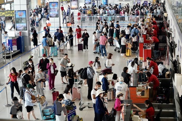 Air passenger, cargo transport surges in Jan-May