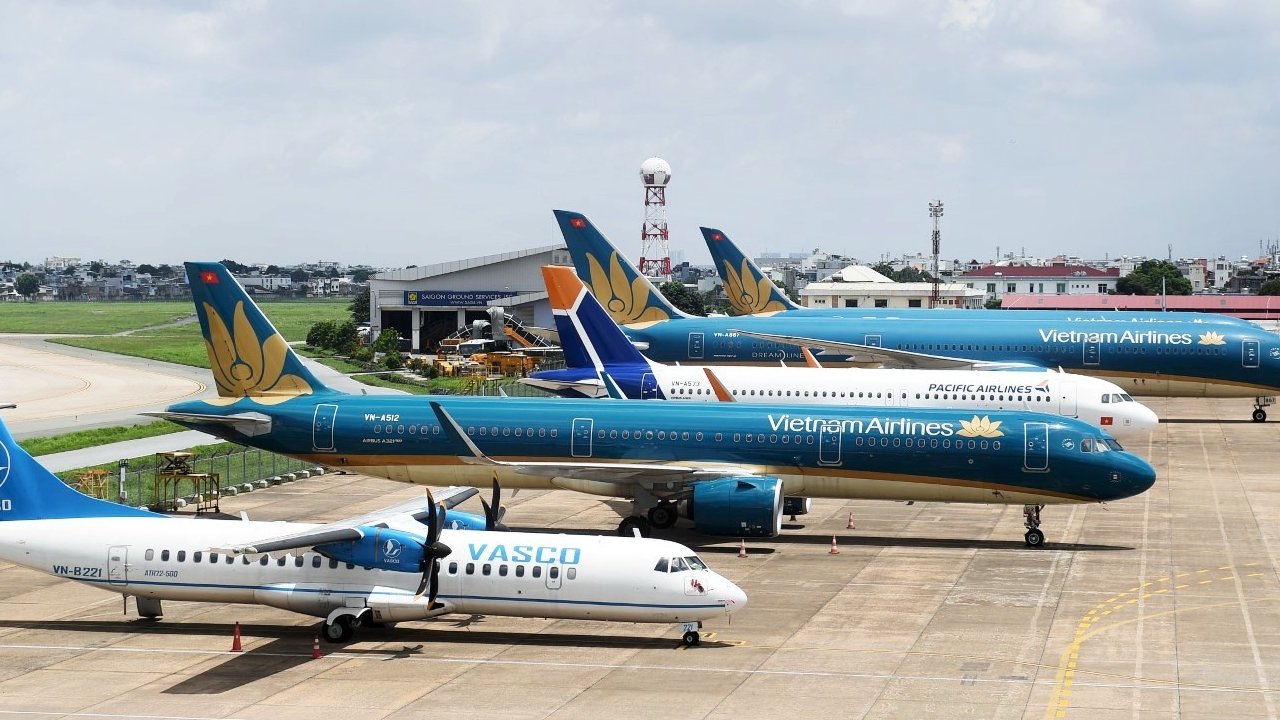 Airlines start selling tickets for Tet holiday