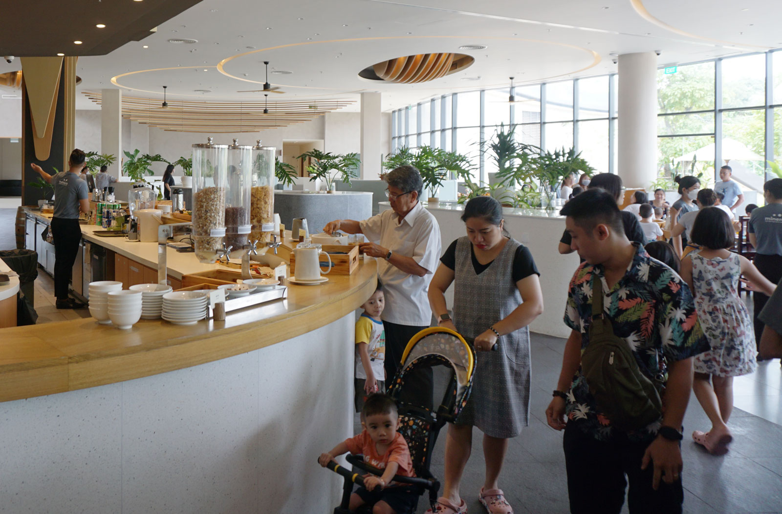 Catering and travel services generate VND56.8 trillion in August