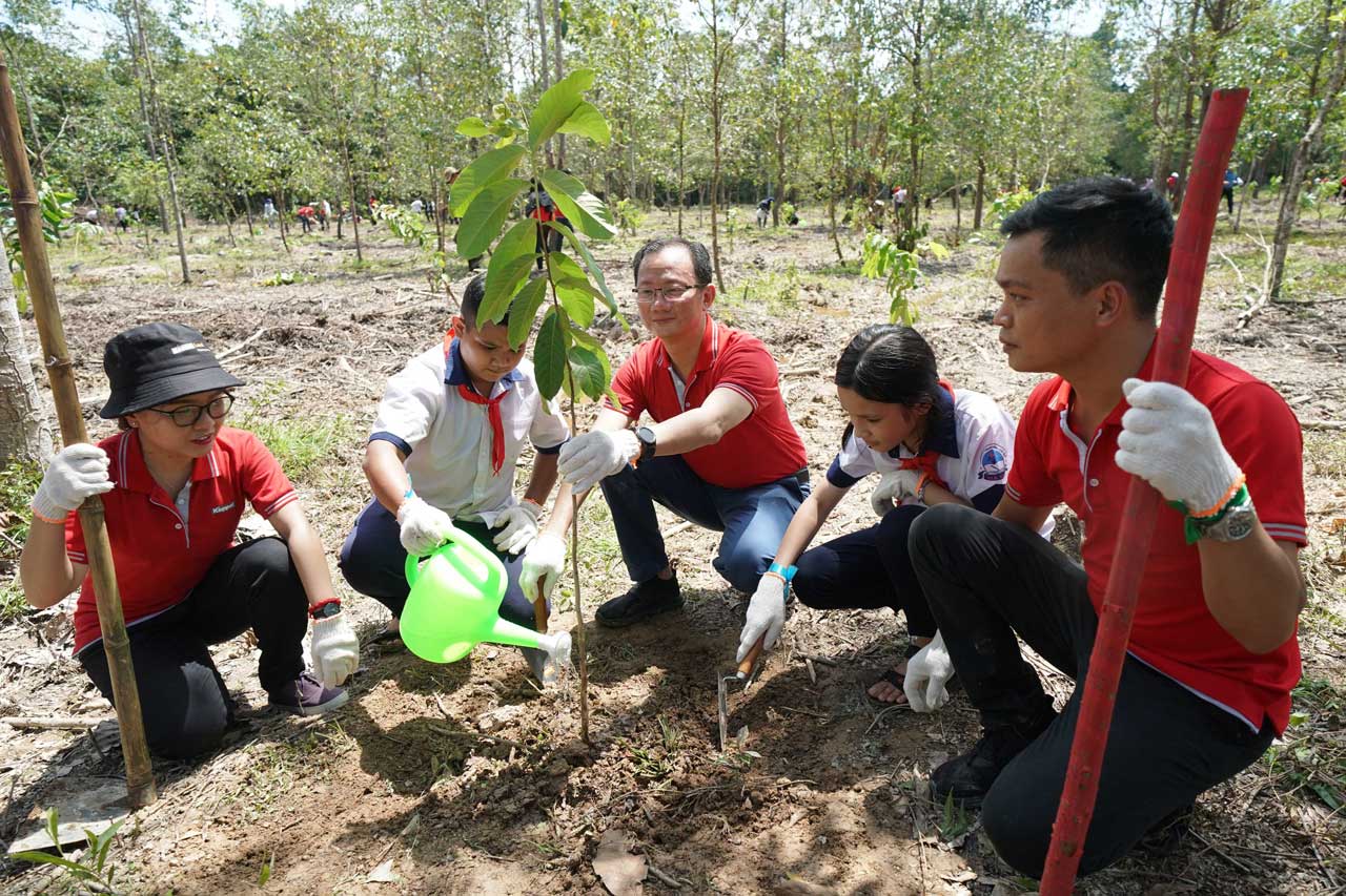 Keppel Land plants 3,000 trees on World Nature Conservation Day