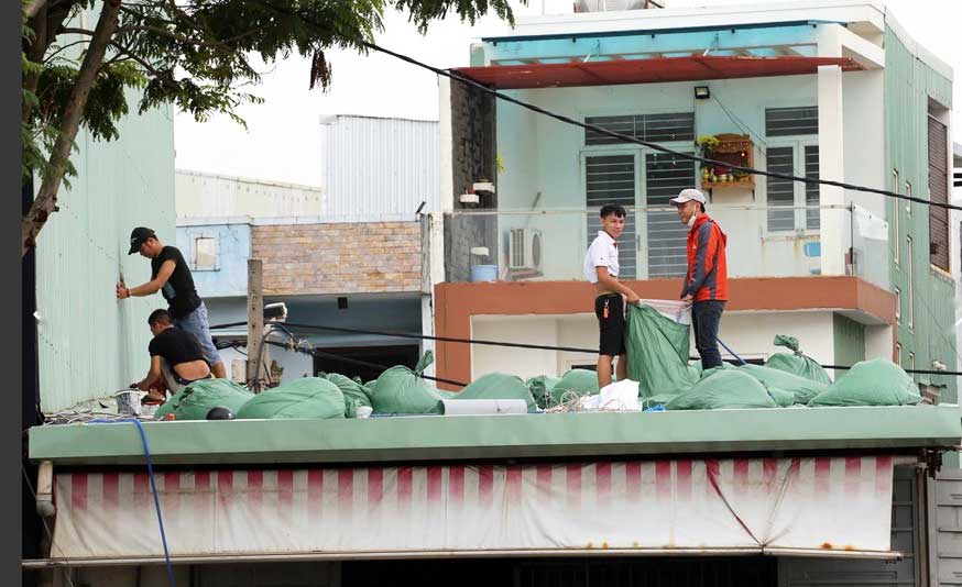 Danang residents told to stay home as typhoon approaches