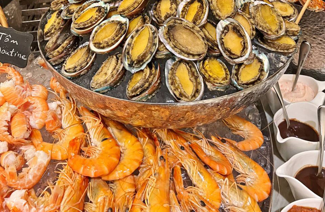Enjoy seafood at Caravelle Saigon