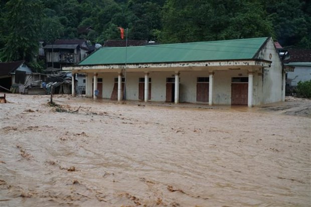 Heavy rains, floods in central Vietnam claim eight lives