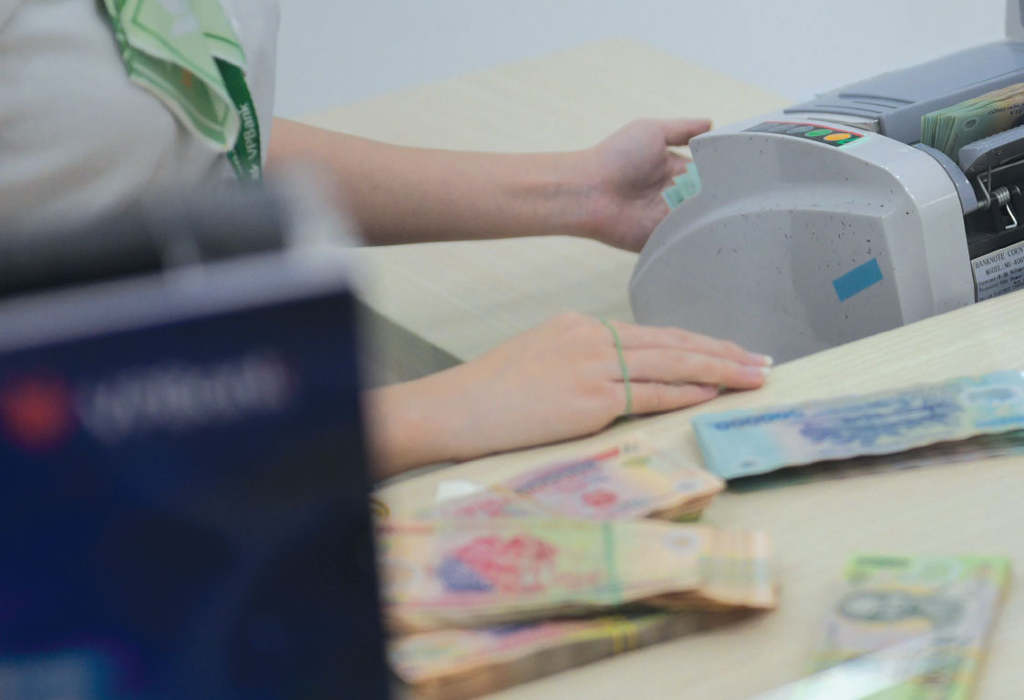 Banks offer high rates to attract demand savings