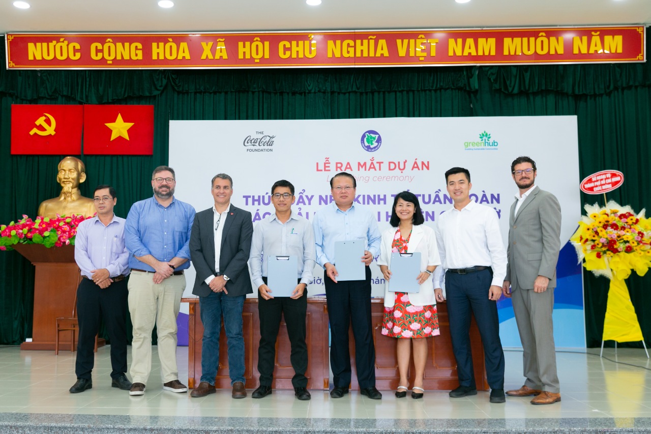 Coca-Cola Foundation, GreenHub jointly work on plastic waste management in HCMC