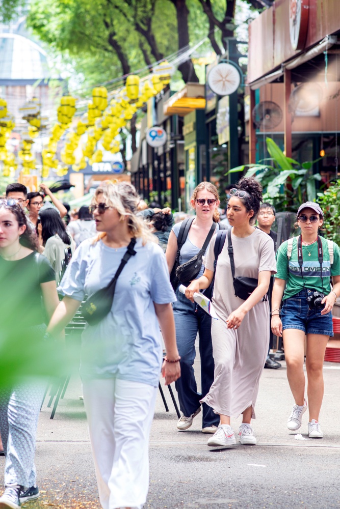 Unbridgeable voids in tourism