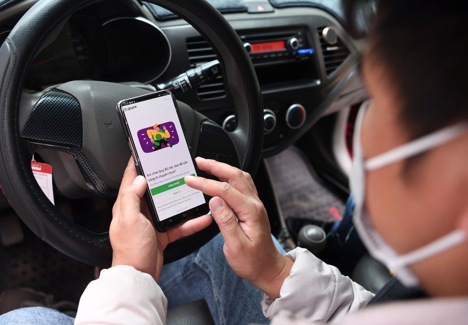 Gojek launches GoCar services at Tan Son Nhat airport