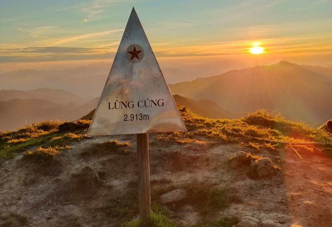 Trekking to Lung Cung Peak