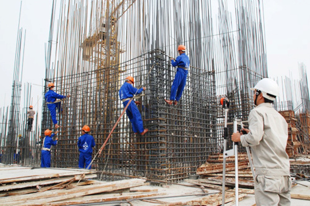 PM urges financial support for realty businesses