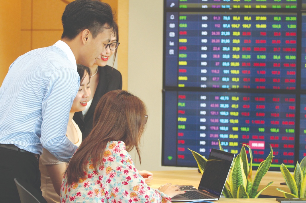 Stock market waits for East wind