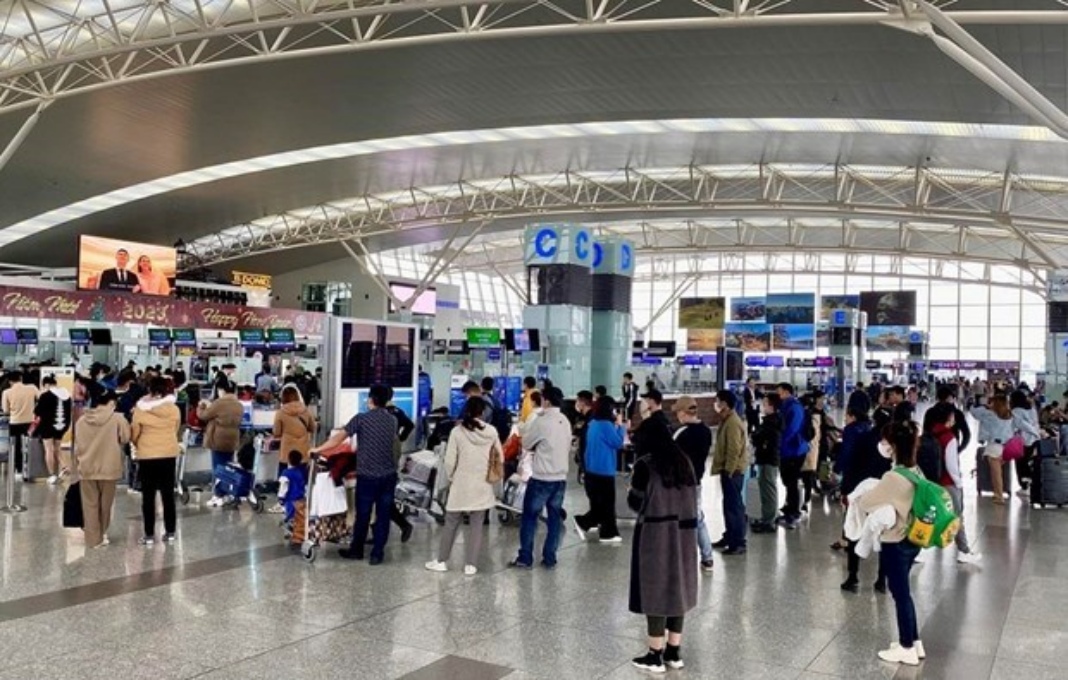 Airfares for upcoming holiday plunge