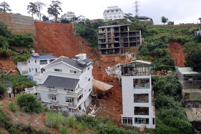 Landslide buries two people in Dalat