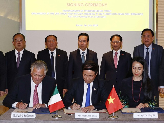 State President witnesses signing of int'l powerboat racing deal