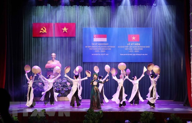 Vietnam, Singapore seek stronger cooperation