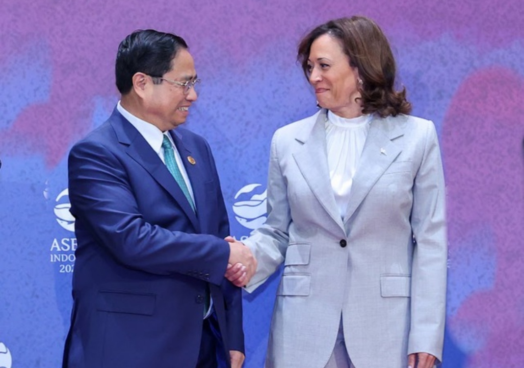 Vietnam PM meets with U.S. Vice President in Indonesia