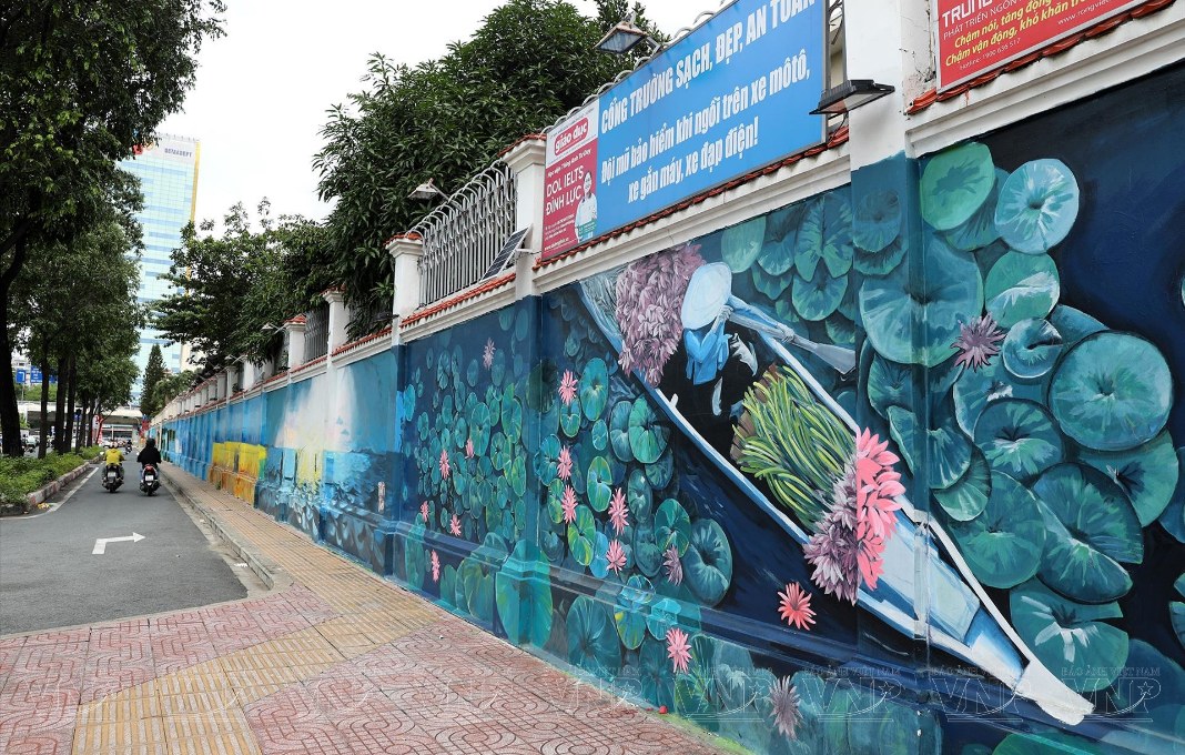 An impressive mural in the heart of HCMC
