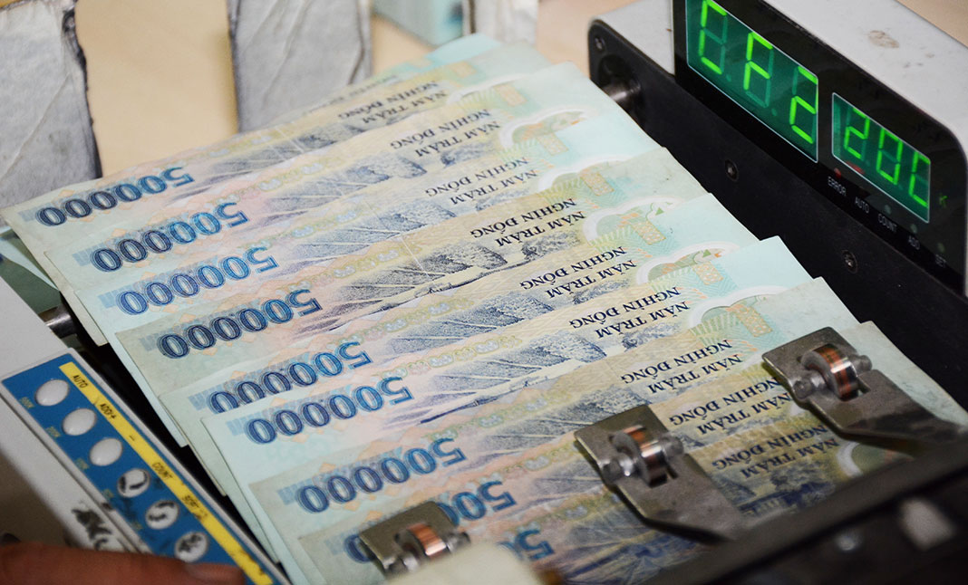 Bank deposits surge to all-time high of VND6.43 quadrillion