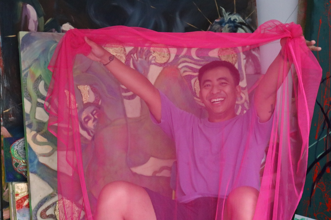 Painting on mosquito nets