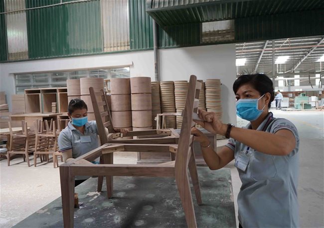 Vietnam’s manufacturing sector sees mild contraction in October
