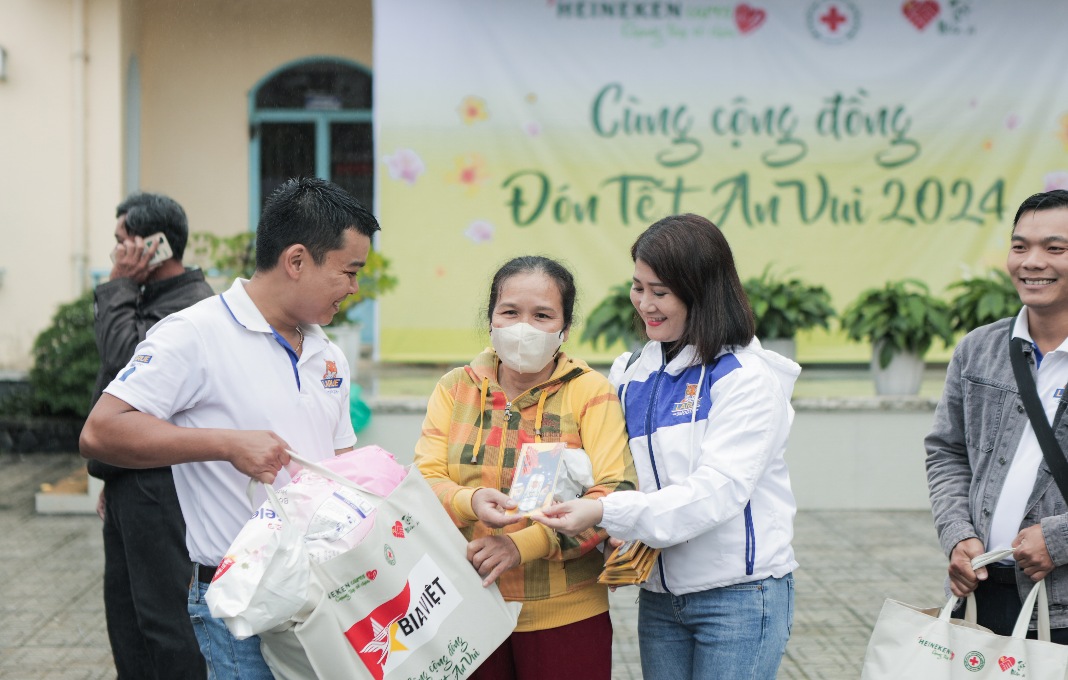 Heineken Vietnam supports needy people in celebrating Tet