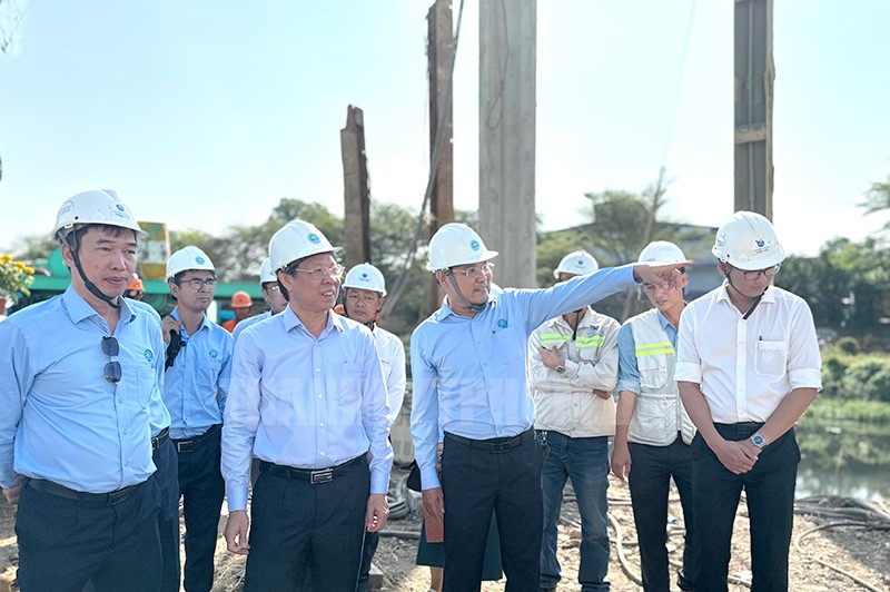 Sand shortage affects progress of Tham Luong-Ben Cat canal road construction