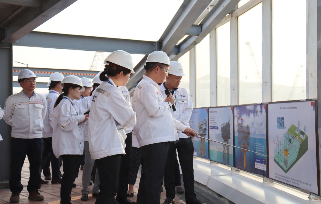 PTSC welcomes Singaporean delegation for facility visit