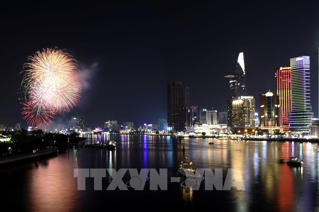 HCMC to display fireworks at 16 locations to celebrate Reunification Day
