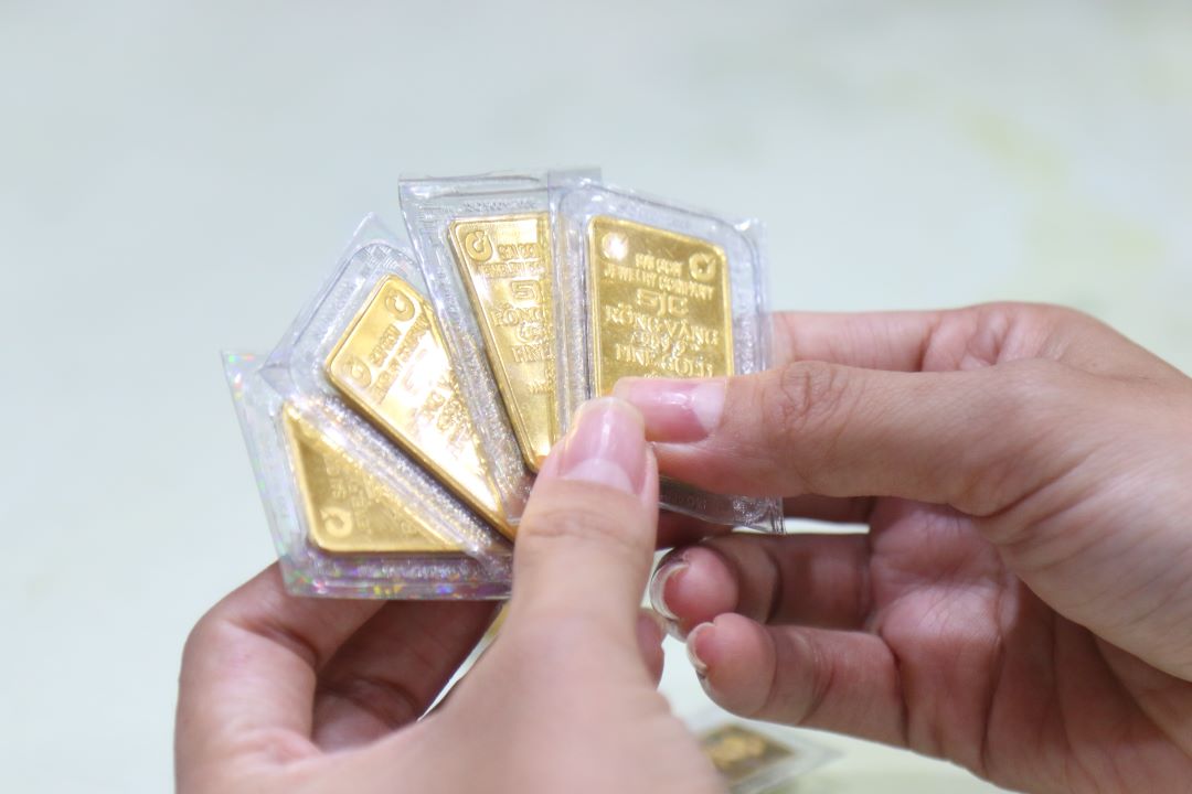 Eight bidders secure 8,100 taels of gold in today’s auction