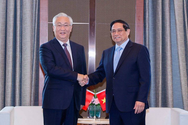 Vietnam, China agree to prioritize construction of three cross-border railways