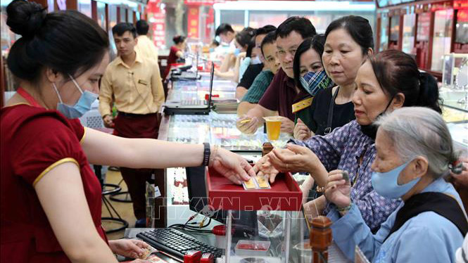 Two more banks sell gold online
