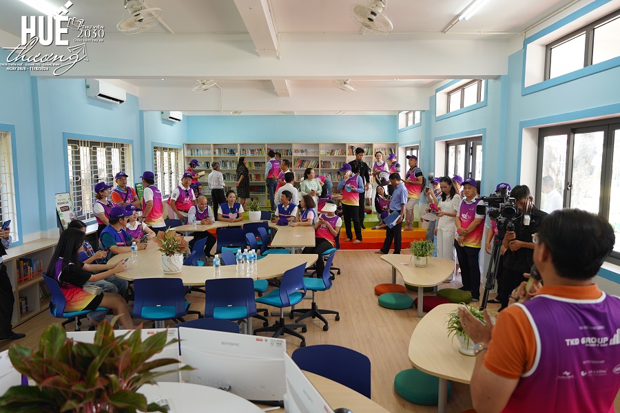 Charity caravan delivers library, aid to central Vietnam
