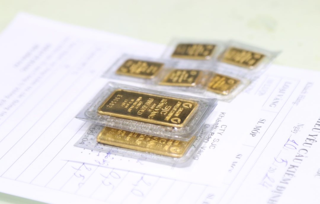 Domestic gold prices rise