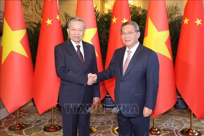 Vietnam, China pledge to strengthen ties
