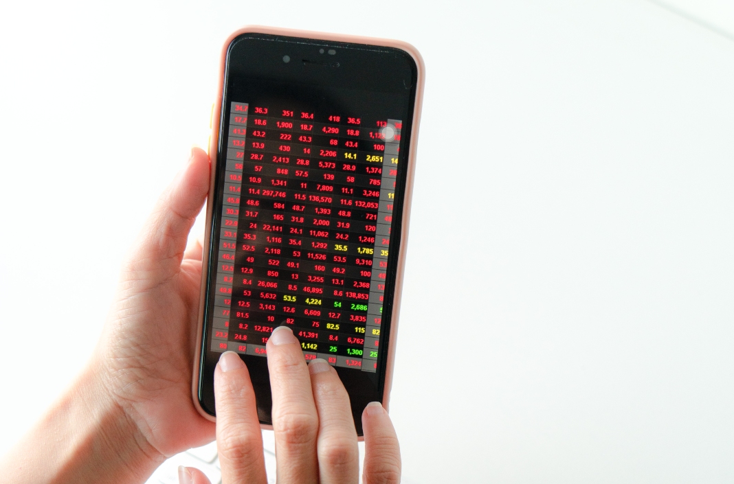 Market awaits Q3 business results