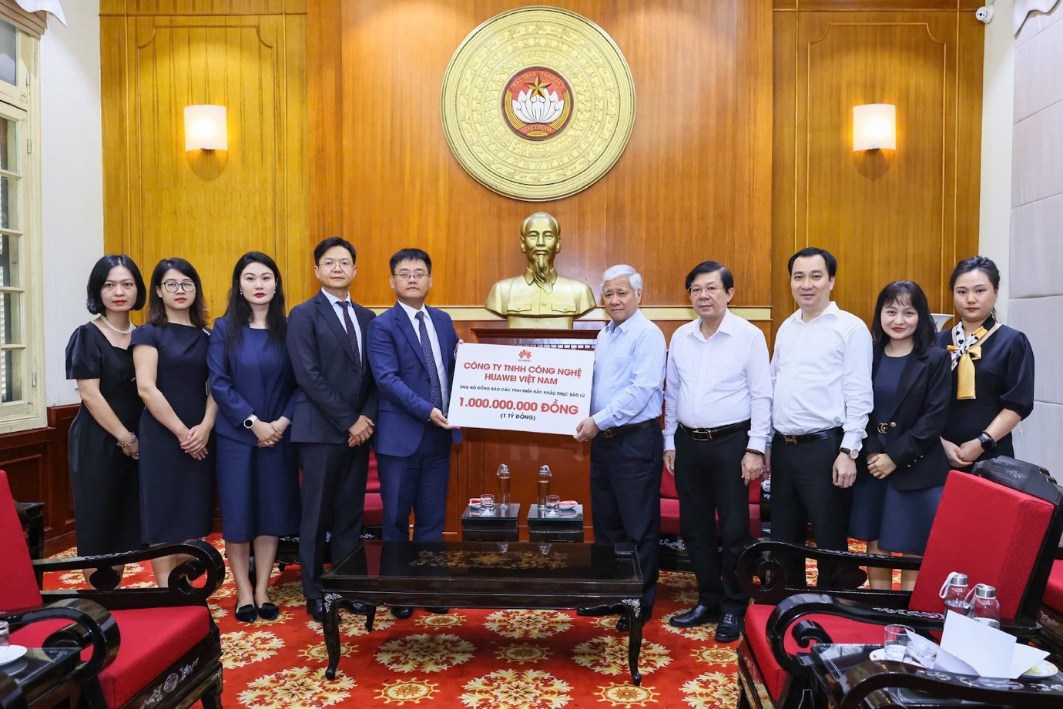 Huawei Vietnam supports tech students