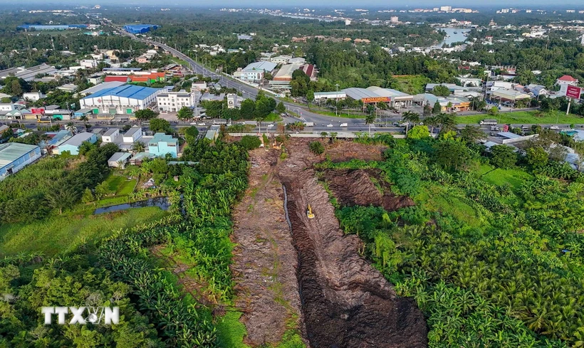 Massive landfill replacement clears path for Can Tho-Ca Mau expy