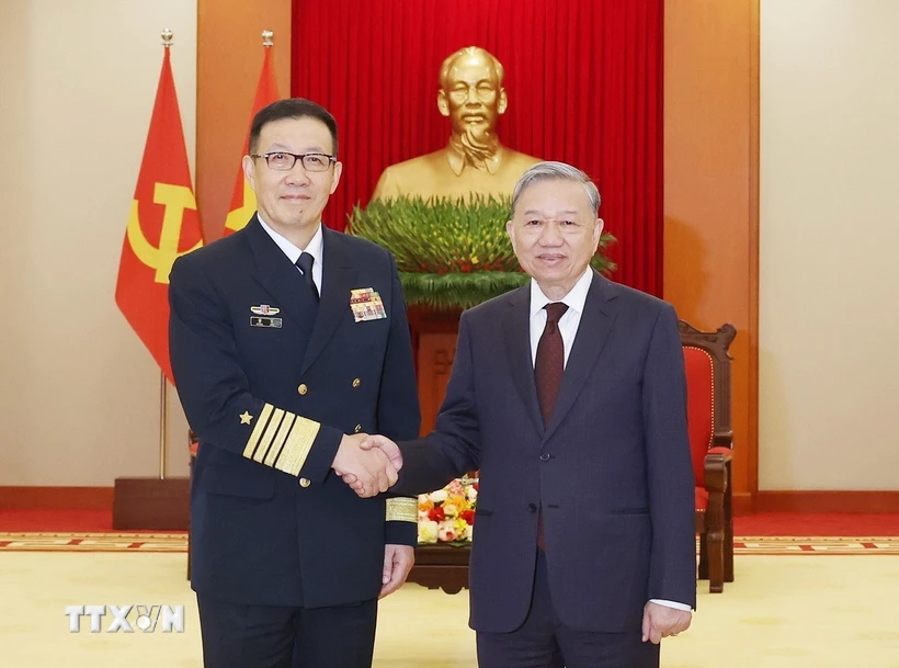 Vietnam's top leader meets with Chinese defense minister