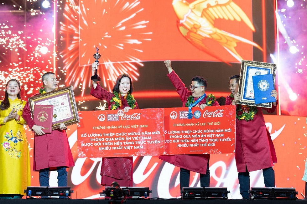Coca-Cola kicks off New Year 2025 festival with world record and grand fireworks display