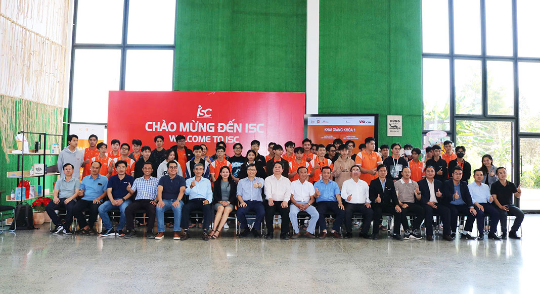 ISC launches front-end and back-end Programming course in Hau Giang